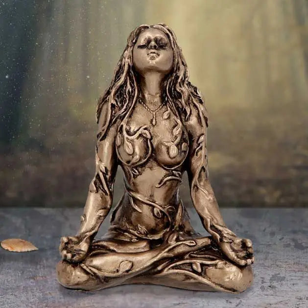 statue décorative femme feuilles branches cheveux ondulés art antique bronze pendentif chakra méditation