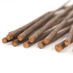 Treillis en saule extensible avec plantes grimpantes fleuries