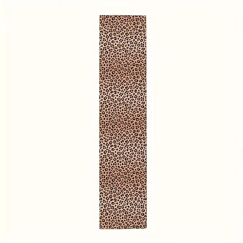 nappe polyester léopard beige marron foncée décoration intérieure table anniversaire assiettes verres couverts bol
