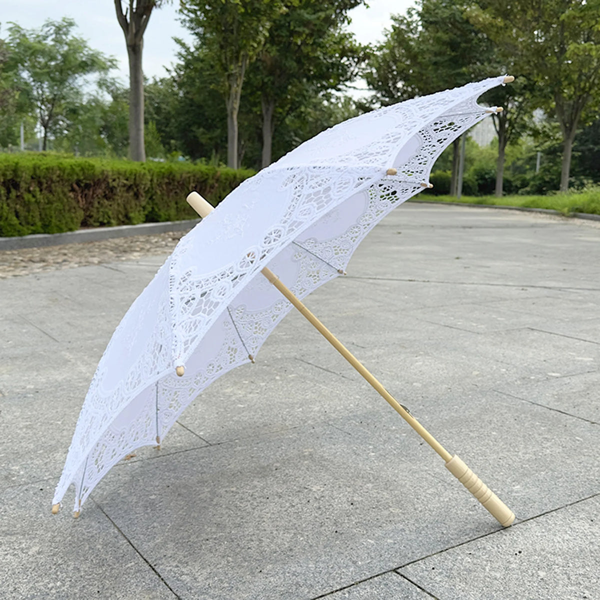 parapluie dentelle blanc vintage élégant poignée bois bleu vert mariage voyage