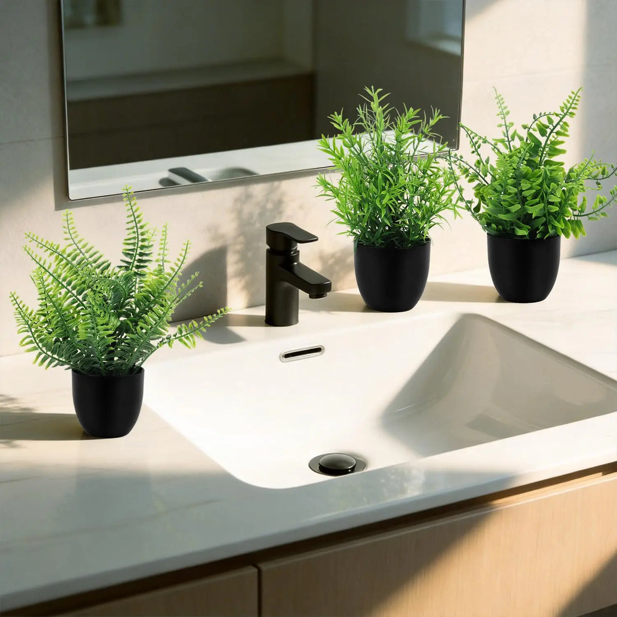 décoration intérieure plantes artificielles pots noirs feuilles vertes minimalisteintérieur maison