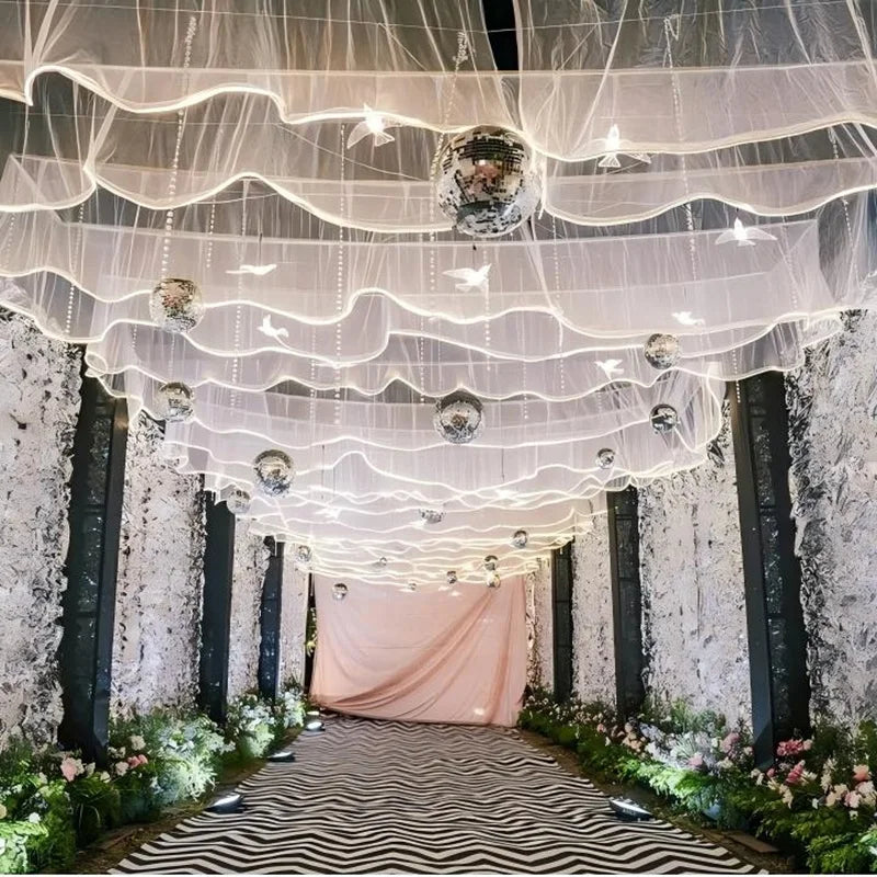 Décoration mariage avec guirlande lumineuse ondulée
