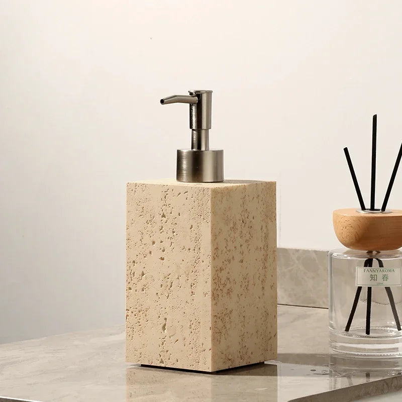 ensemble produits salle bain moderne céramique beige clair porte brosse dents diffuseur parfum distributeur