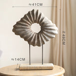 Sculpture bois rustique artisanale gris clair rayures horizontales tringles métalliques vintage entrée decoration