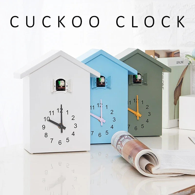 horloge coucou moderne vert blanc bleu minimaliste plastique fonctionnelle élégante salon