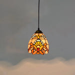 lampe suspendue tiffany multicolore motifs floraux stained glass couloir restaurant étude balcon