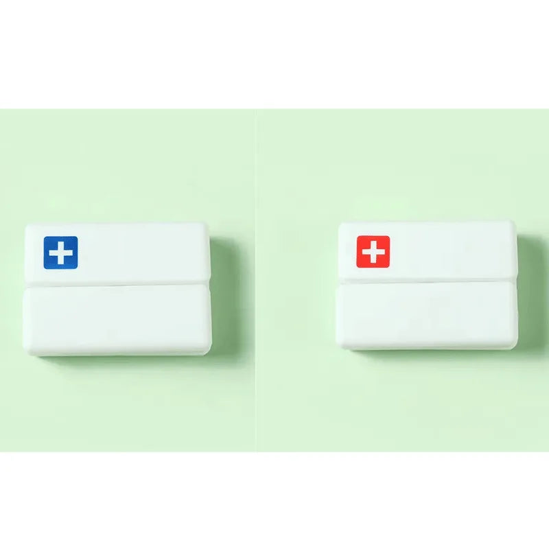 boîte pilules hebdomadaire compartiments couleurs pastel croix blanche moderne pratique