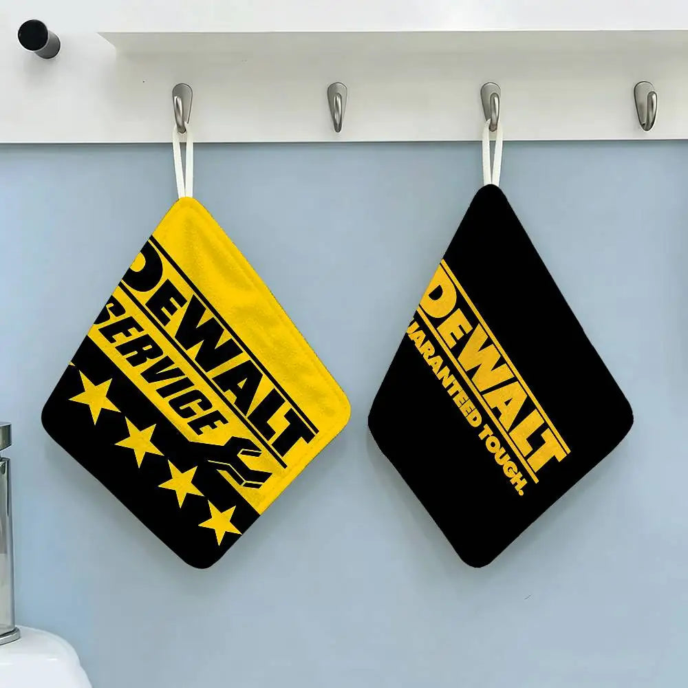 serviette cuisine jaune noir logo dewalt étoiles dorées séchage rapide pratique moderne