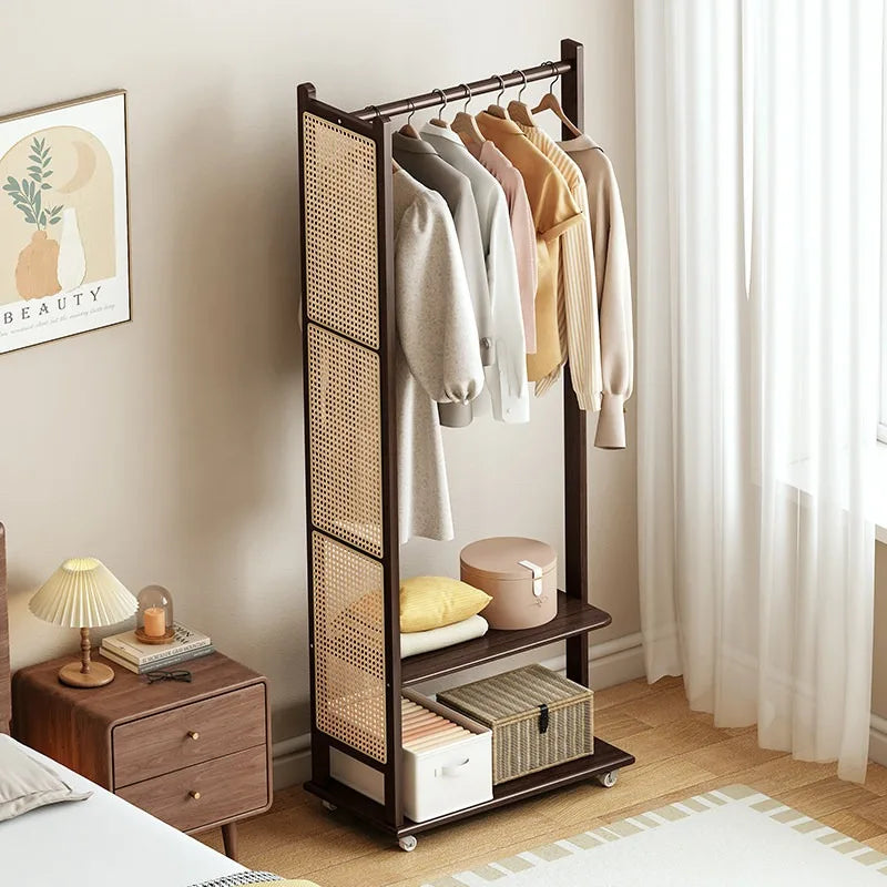 armoire vêtements mobile rotin marron clair 10 cintres boîtes rangement coussins entrée chambre moderne