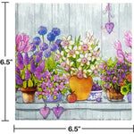 serviettes papier serviettes florales motif fleurs pots arrière plan bois rose violet bleu jaune