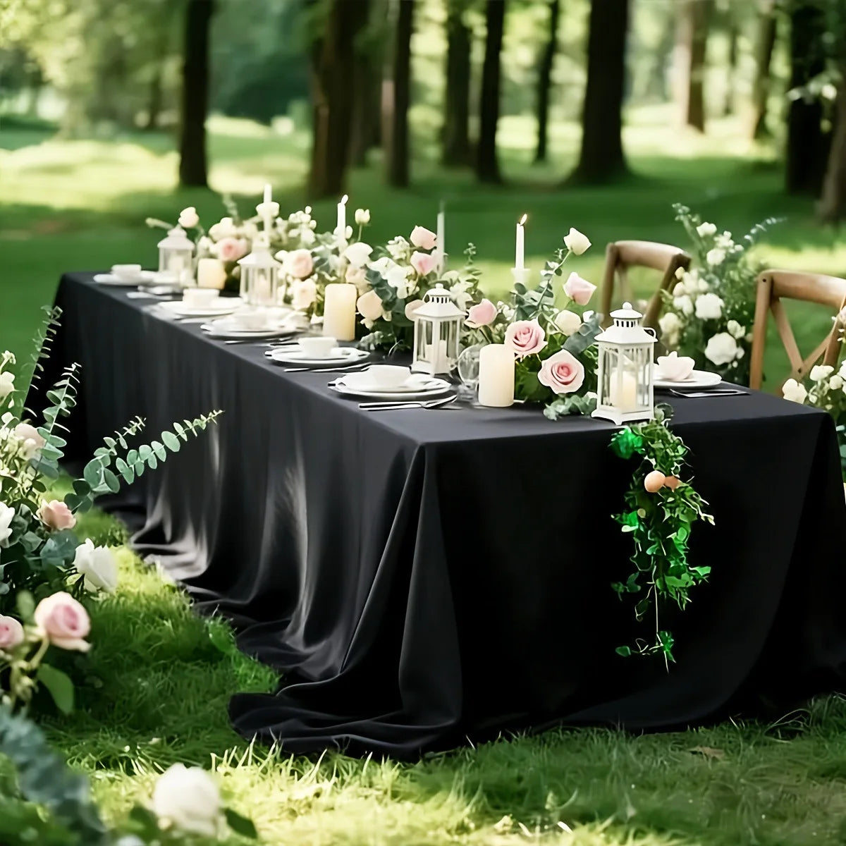 nappes satinées blanc rose noires tables longues mariage fêtes élégantes