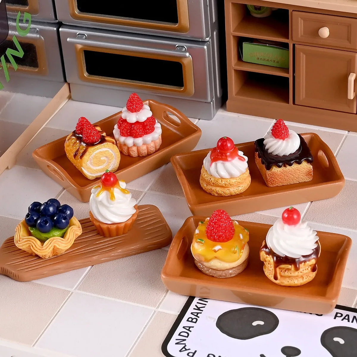 miniatures desserts variés transparents blanc rouge noir vert bleu marron réaliste decoration cuisine diy