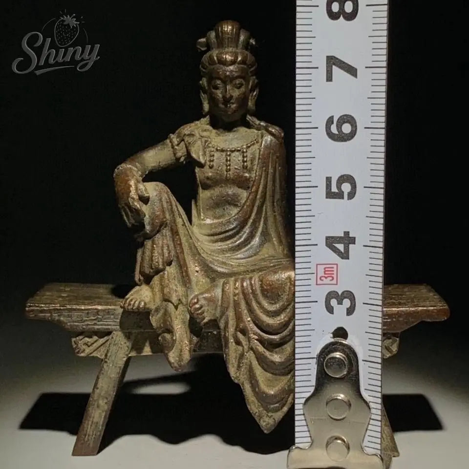 statue bronze assise banc traditionnel asiatique détails sculptés patine ancienne objet dévotion religieux chinois