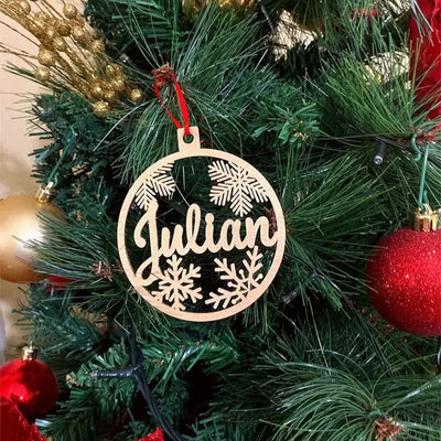 Ornement de Noël personnalisé en bois découpé laser avec motif flocon de neige