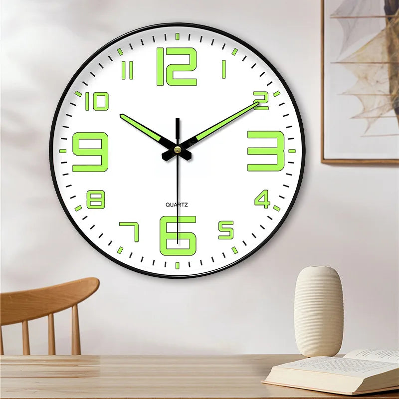 horloge murale moderne chiffres lumineux noir vert fluo salon décoration minimaliste aiguilles fines face
