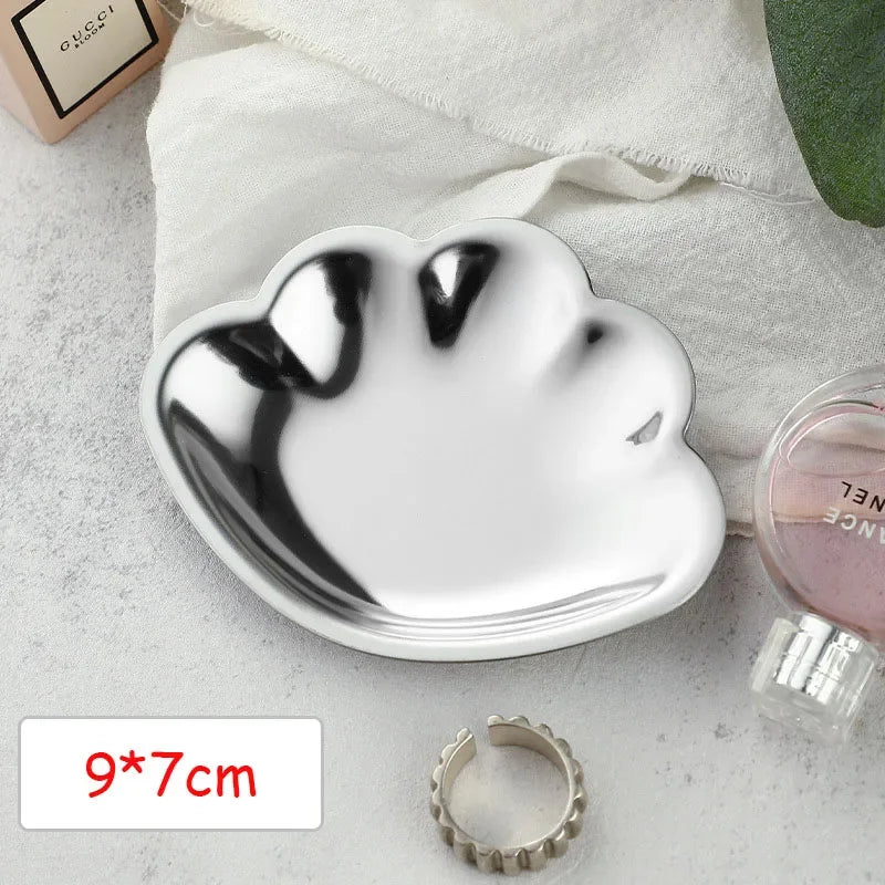 plateaux rangement moderne coeurs métalliques brillants violet doré argenté anneaux bijoux épinglettes coquilles