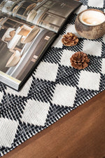 chemin table noir blanc motif losange moderne rustique polyester coton bordure frisée inclusion bougie