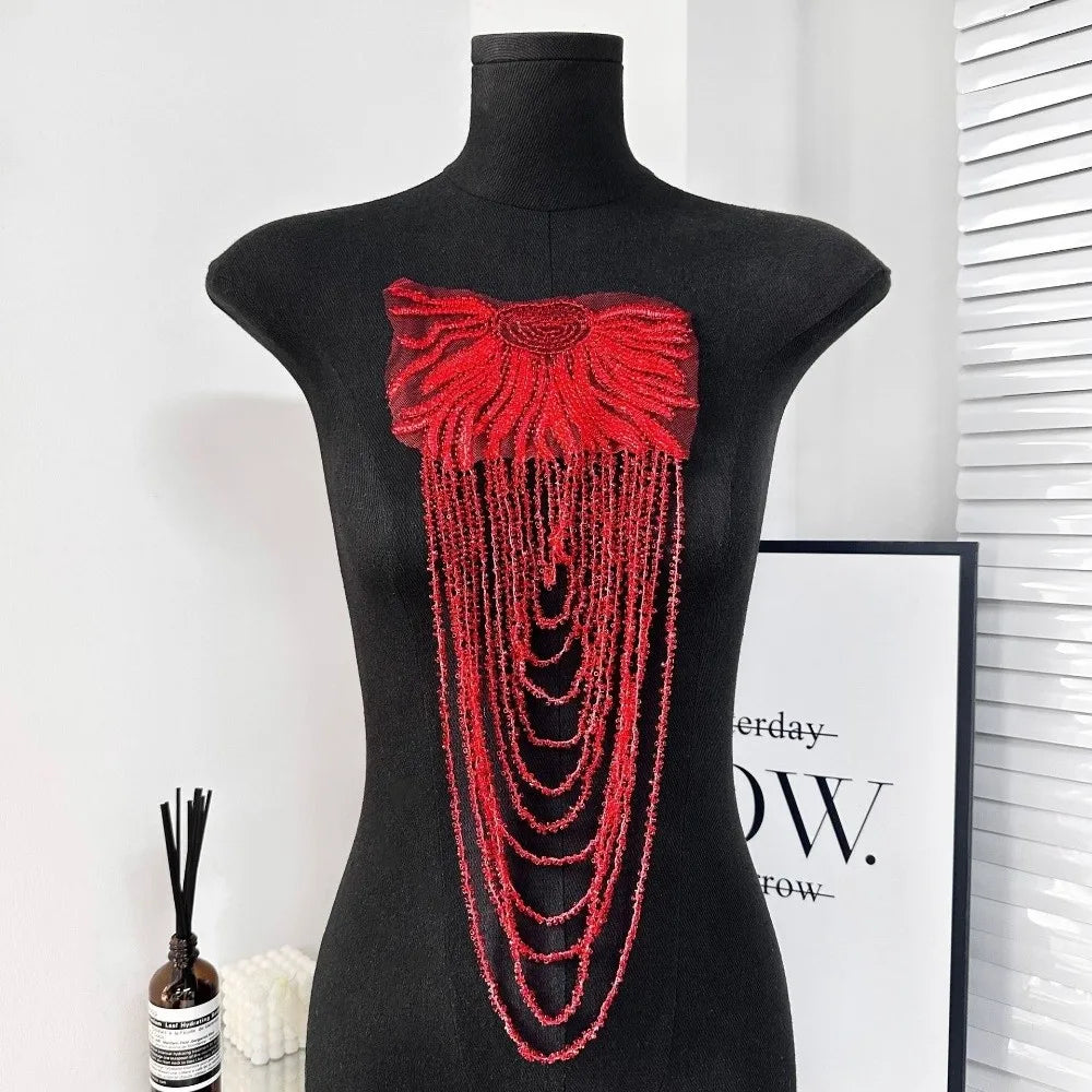 accessoire textile broche franges rouge or noir élégant chic festive decoration
