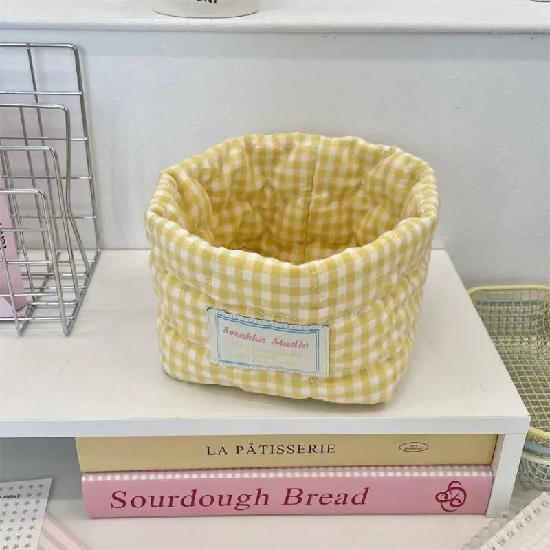 panier rangement rose clair bleu clair jaune clair marron clair carreaux blancs minimaliste imperméable