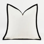 housse coussin carrée motif floral beige marron noir pompons moderne décoration maison