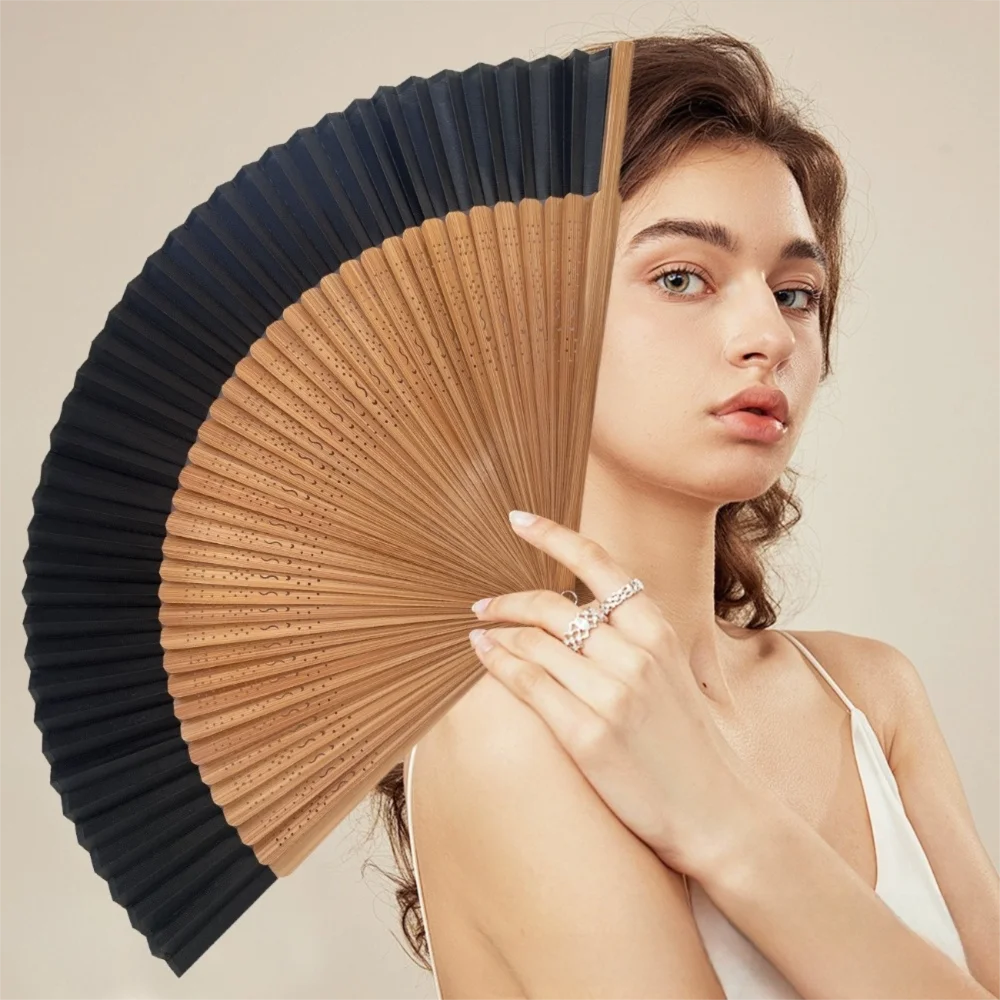 éventail pliant bambou tissu noir beige rayures géométrique classique tassel summer dance deco