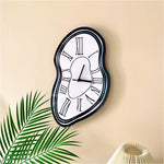 horloge murale moderne ovale incurvée numéros romains noir fond blanc quartz salon