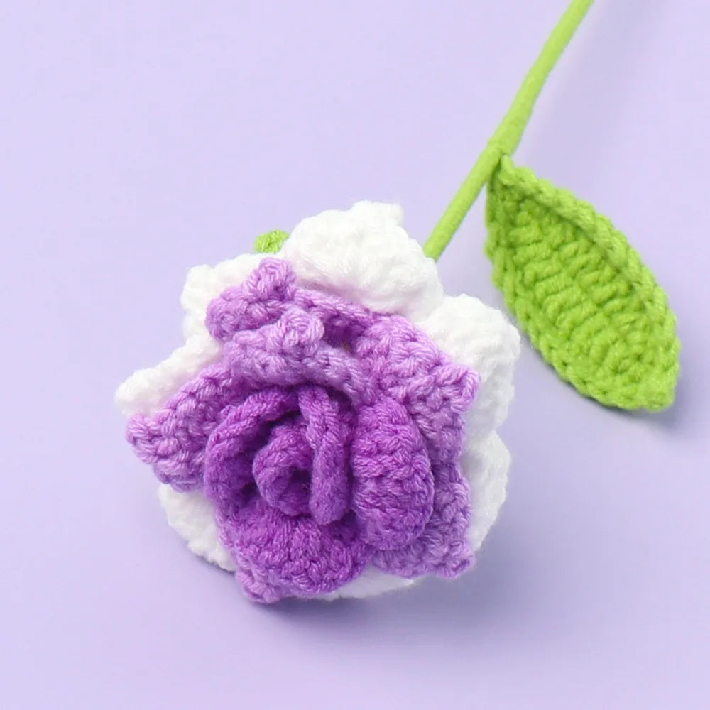 fleurs artificielles tricotées violet rose blanc jaune vert finement crochetées décoration intérieure artisanal
