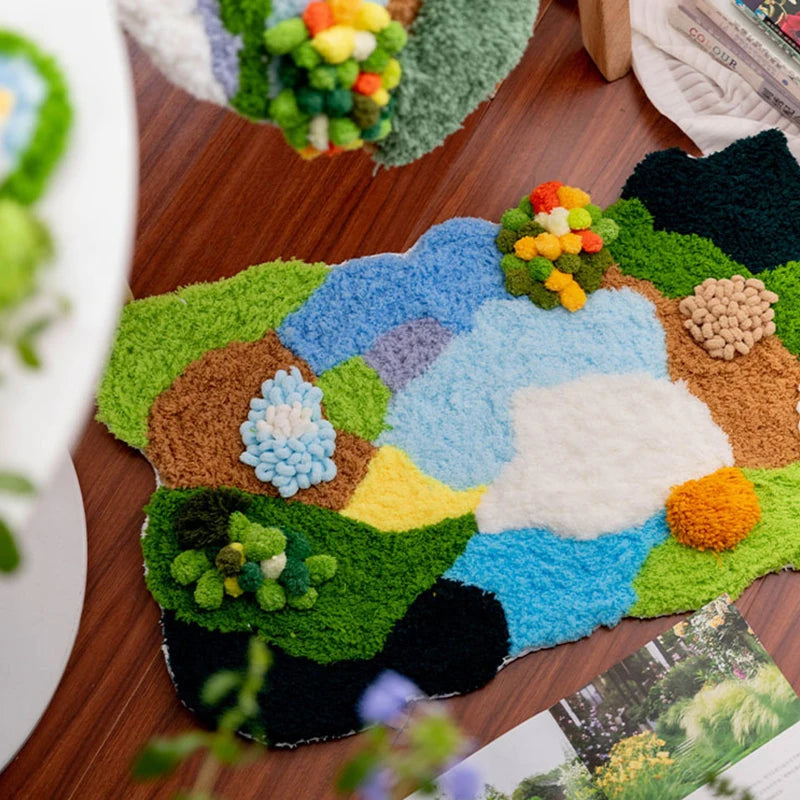 Tapis orné de fleurs et de motifs colorés, créant une scène verdoyante et chaleureuse sur un sol en bois.