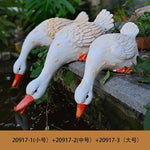 statue canard blanc plumes orange piscine jardin décoration extérieure animaux ornements paysagistes fleurs artificielles