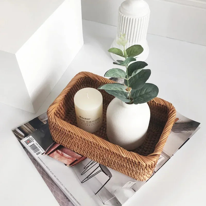 Panier déco en osier violet pour vaisselle ou cosmétiques