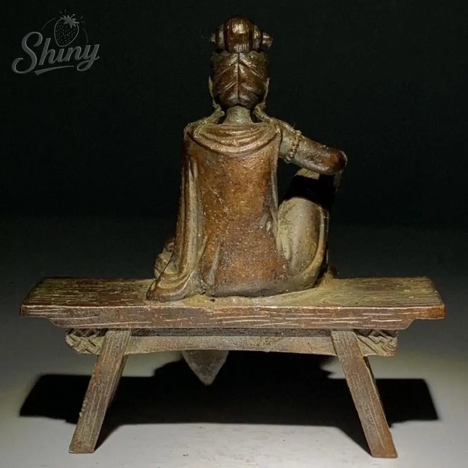 statue bronze assise banc traditionnel asiatique détails sculptés patine ancienne objet dévotion religieux chinois