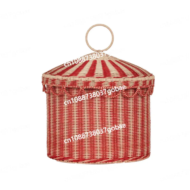 panier rotin rouge beige rayures traditionnel anneau poignée porte bois enfant champêtre