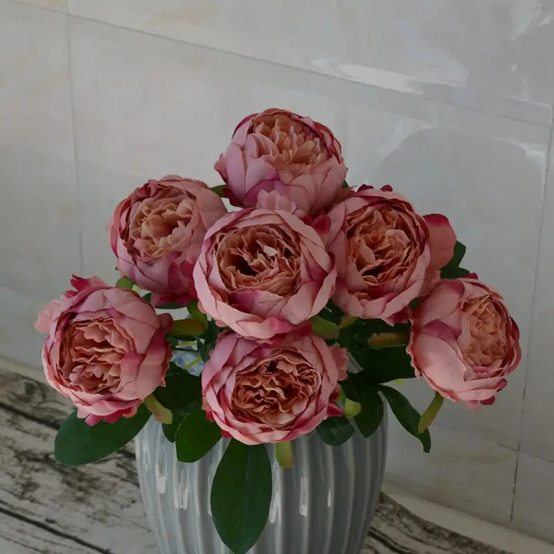 bouquet pivoines artificielles têtes roses rouges blanches decoration maison intérieur romantique