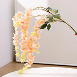 guirlande fleurs artificielles rose clair blanc petites fleurs feuilles vertes décorative romantique intérieur mariage