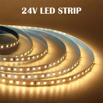 Bande LED flexible eclairant le contour d'un meuble TV