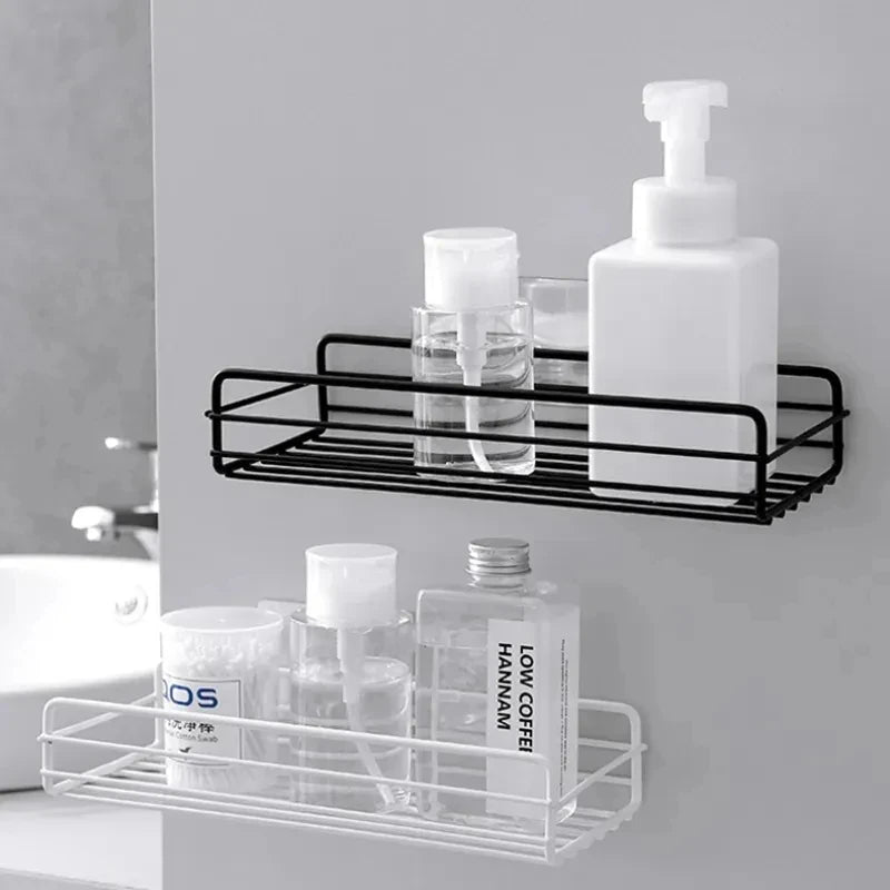 étagère salle bain moderne fer noir blanche grille métallique adhésive cosmétique rangement angle mur