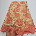 tissu dentelle brodée sequins dorés florals jaune vert rose rouge translucent traditionnel erotique echangiste