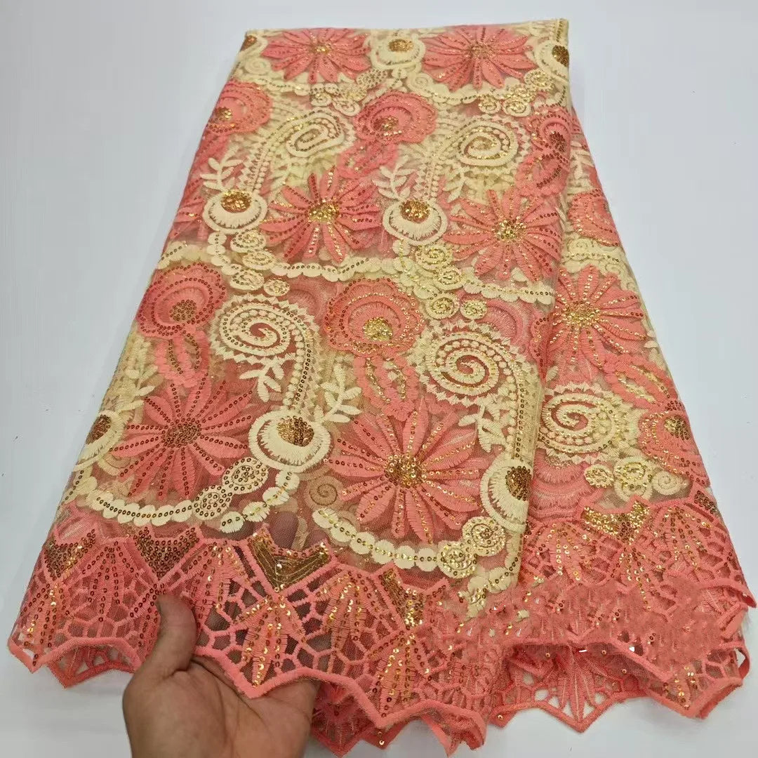 tissu dentelle brodée sequins dorés florals jaune vert rose rouge translucent traditionnel erotique echangiste