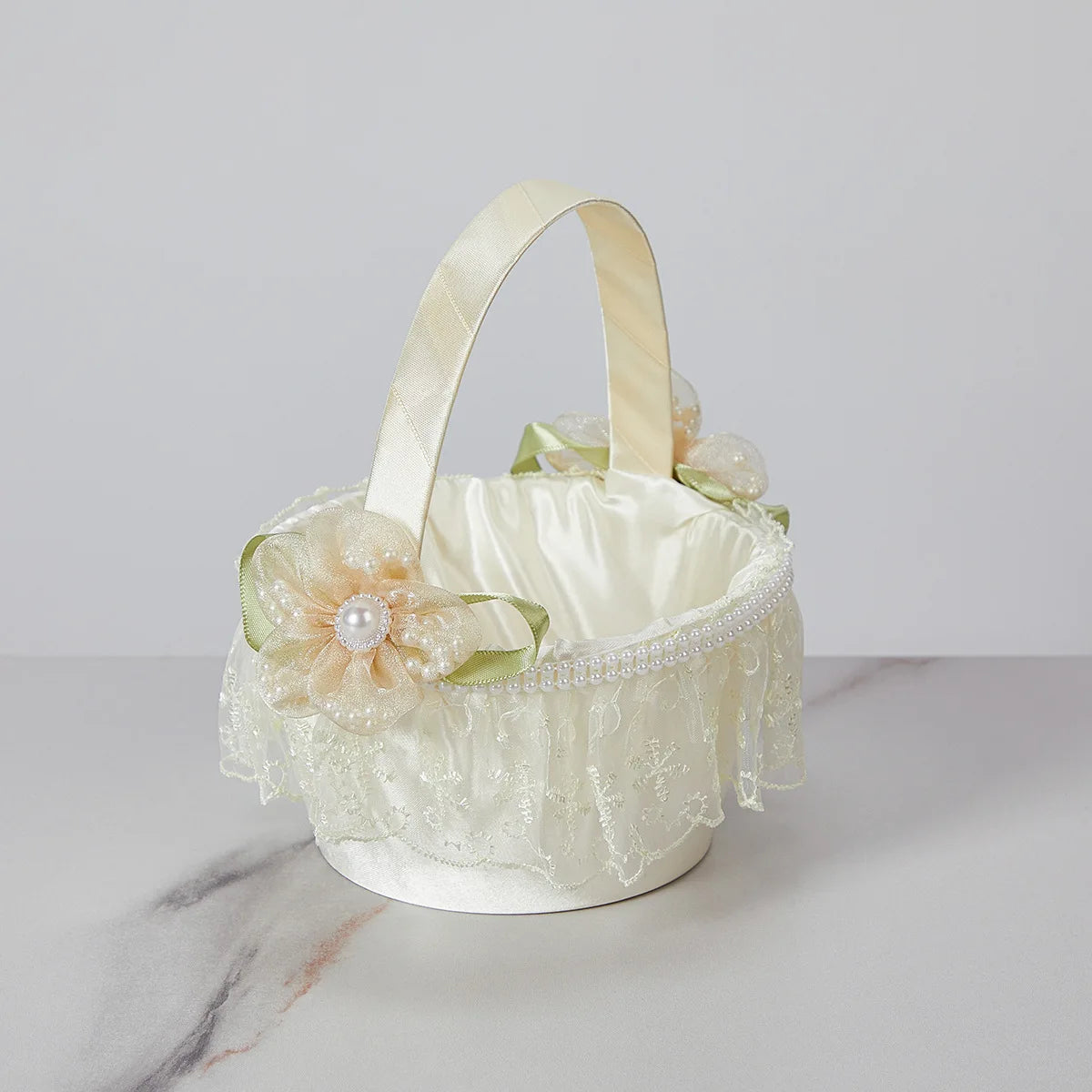 panier dentelle tulle rubans satinés fleurs artificielles romantique champêtre mariage demoiselle honneur deco table