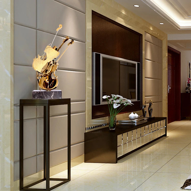 sculpture moderne abstraite violon dorée métal brillant décoration intérieure luxe chambre salon marbre noir
