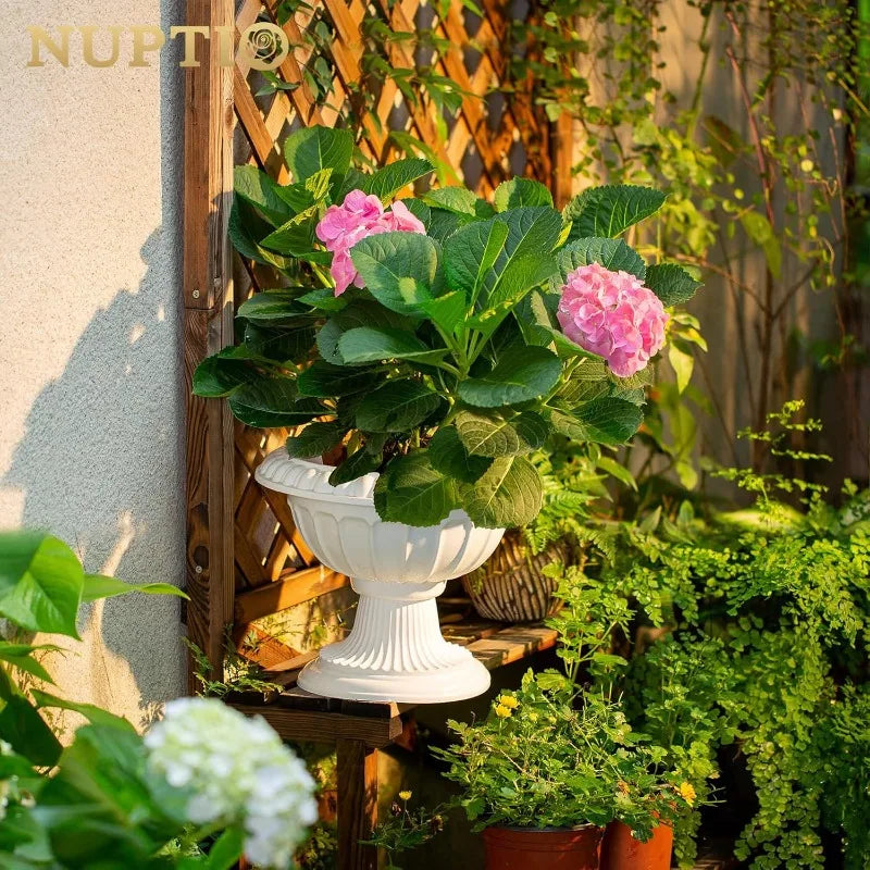 vase blanc classique plastique ridé fleurs artificielles décoration intérieure maison