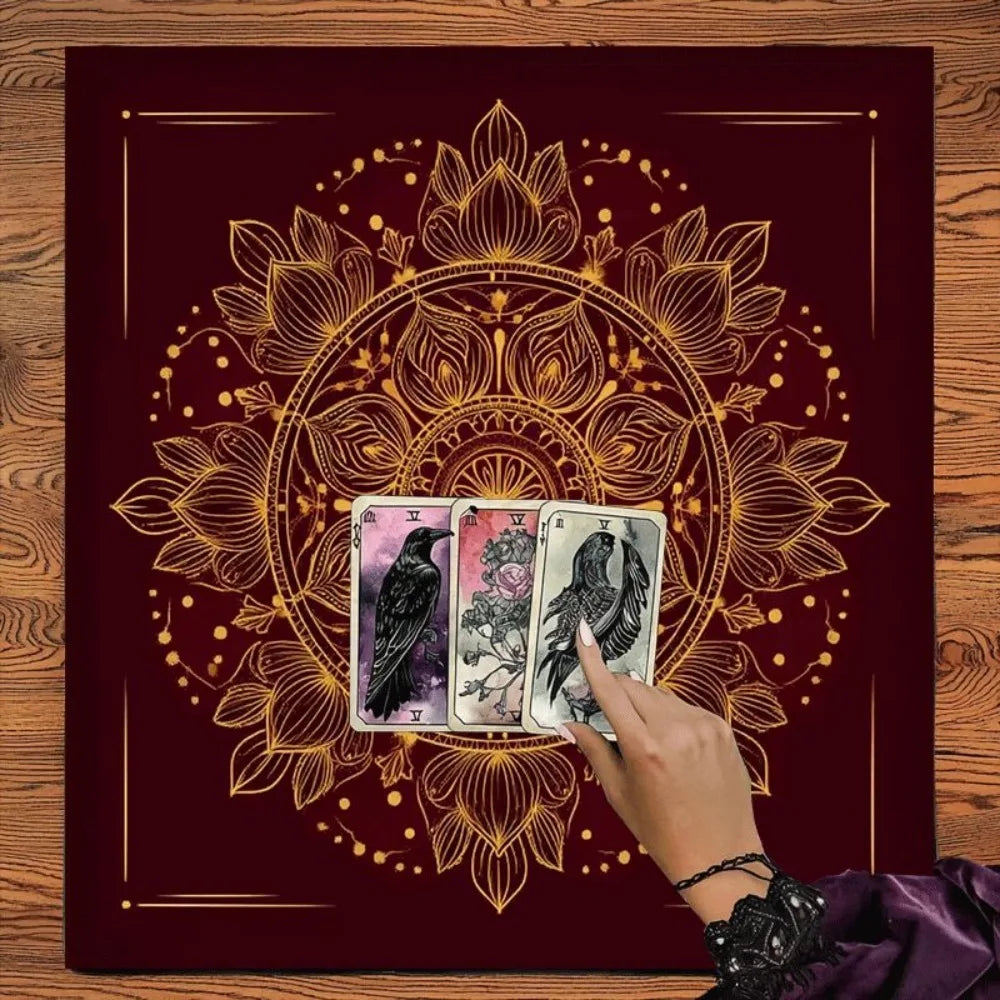 tapis mandala doré rouge cristaux fleurs séchées cartes tarot décoratif spiritualité chambre salon