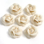décoration intérieure artificielle roses soie détaillées blanc beige rose pâle noir opaques