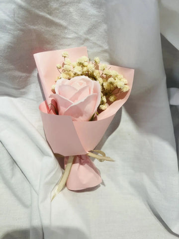 bouquet fleurs artificielles roses pâquerettes decoration intérieur saint valentin mariage anniversaire