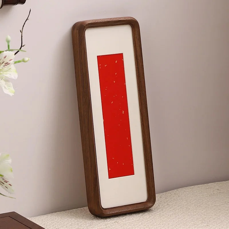 cadre photo moderne bois rouge taches blanches fond blanc 30x10cm decoration interieur affichage oeuvres