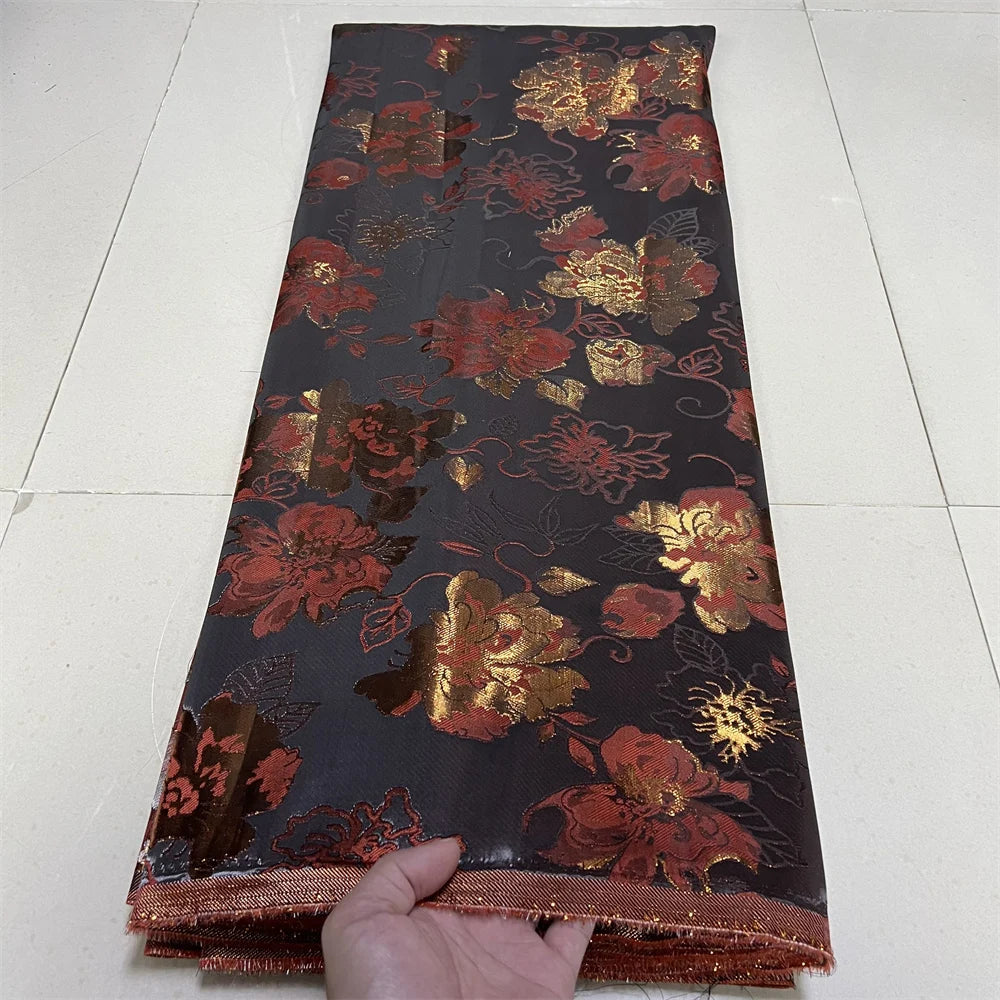 tissu gaze brodée résistance abrasion noir rouge doré bleu violet fleurs feuilles brillant tenue