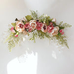 décoration extérieure mariage guirlande florale artificielle rose feuilles verte naturelle romantique