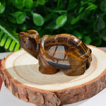 statuette tortue marron vert rose carapace sculptée décoration maison artificielle stylisée opaques