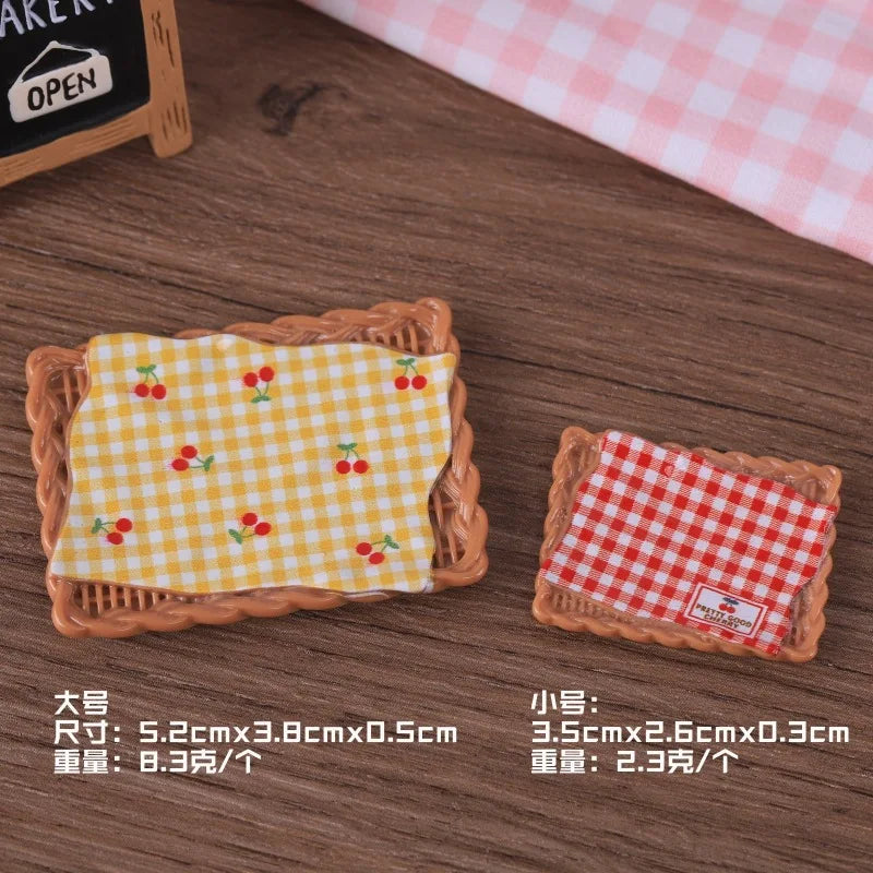 assiettes miniatures carreaux rouge blanc jaune vert bleu rose opaques artisanat résine DIY