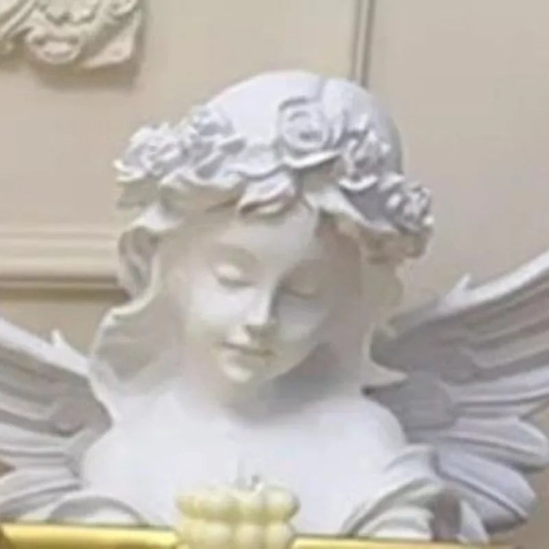 statues anges blanc plateau rangement bougies fleurs séchées décoratives intérieur couronnes roses sculptées
